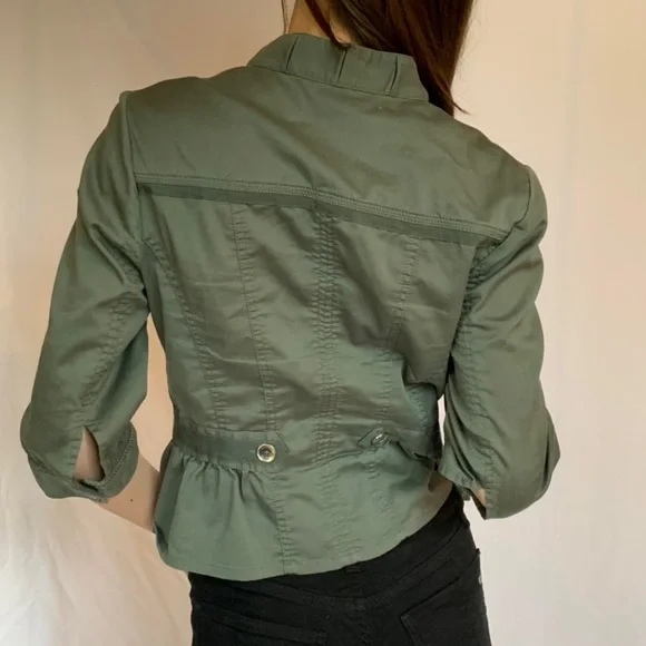 White House Black Market Army Green Utility Cropped Jacket Sz 8 - Picture 3 of 16